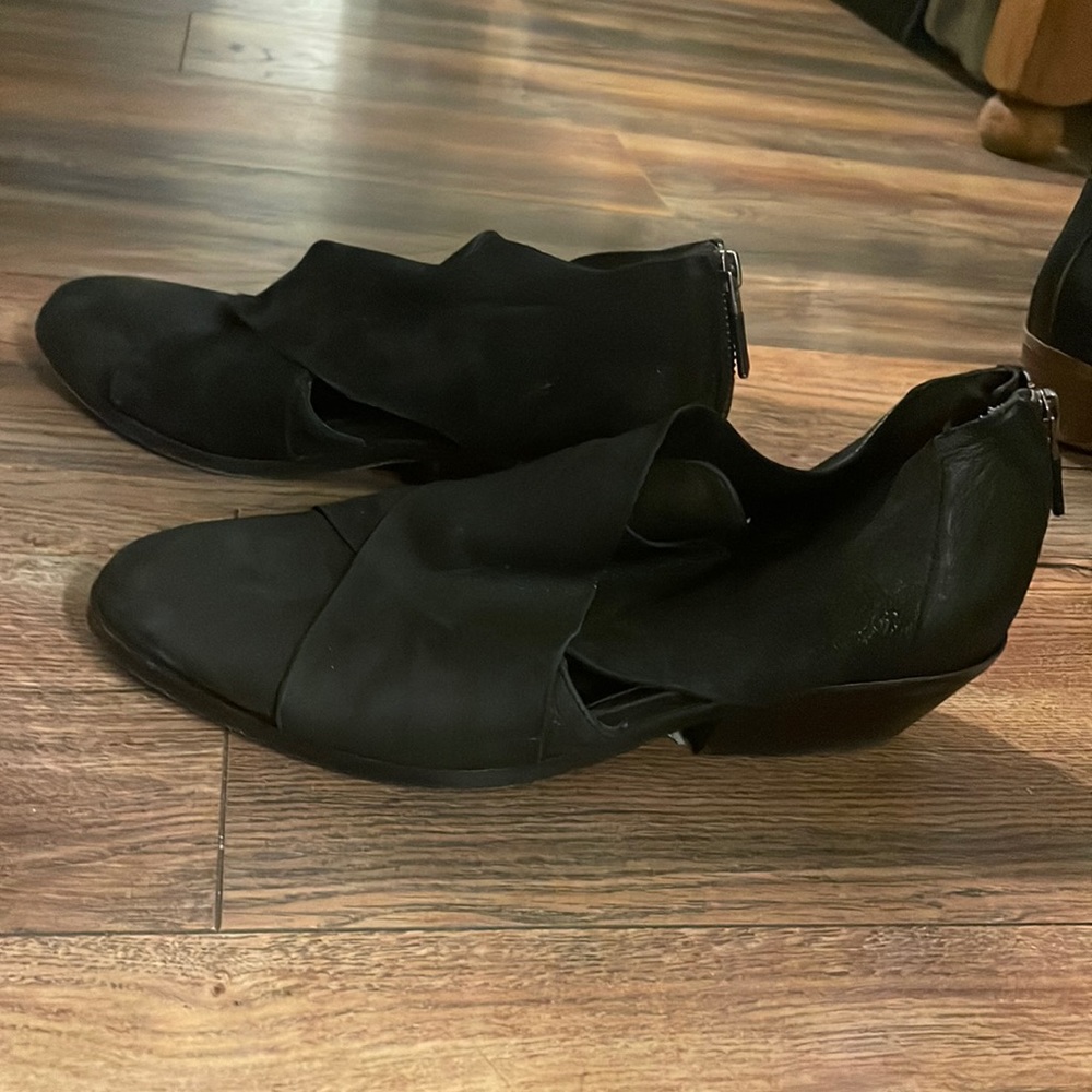 Eileen Fisher peekaboo booties
